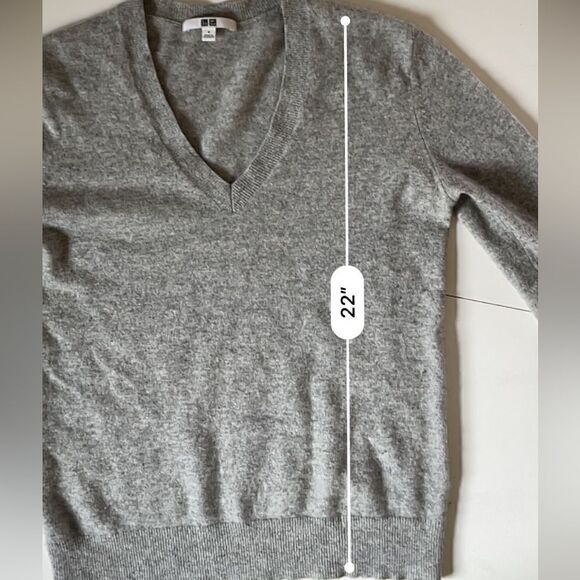 Uniqlo Light Gray V-Neck Cashmere Sweater - Picture 5 of 6